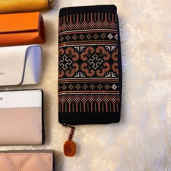 Bundled Wallets and Sunglasses Cases - Picture 7 of 7